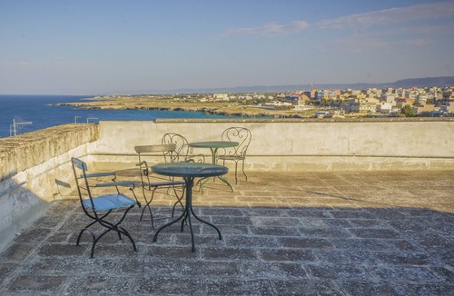 Centro Storico Apartment | Elegant studio in antique palazzo 5 minutes from beach