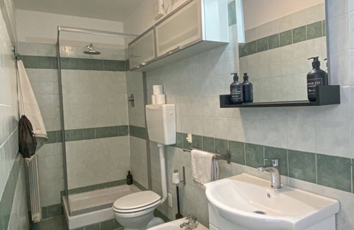 Calderara di Reno Apartment | Elegante Appartamento con Parcheggio Vicino All'aeroporto e al Centro di Bologna