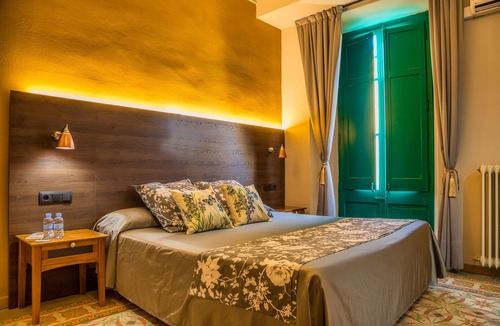 Besalu Hotel | Els Jardins De La Martana