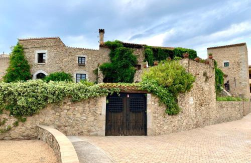 Capmany Villa | ELS RACONS DEL FORT Castle in wine territory