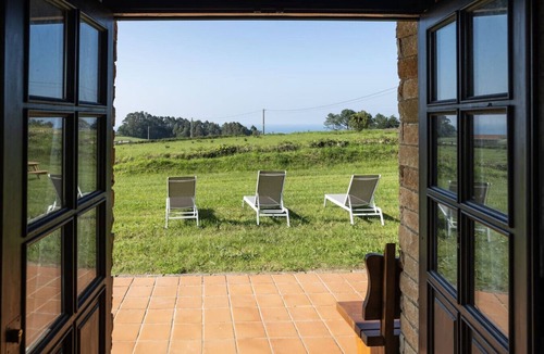 Lloreda House | Enjoy a great time with family & friends at coast