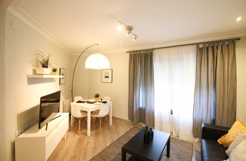 Collblanc y La Torrassa Apartment | Apartment near Camp Nou