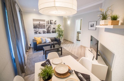 Collblanc y La Torrassa Apartment | Apartment near Camp Nou