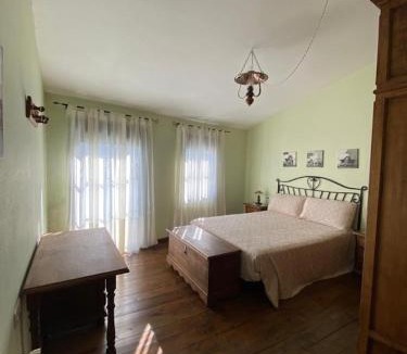 Los Marines House | Espaciosa y Elegante Casa Rural en Los Marines