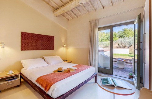 Acqua Loreto Resort | Estate in the heart of Umbria. Villa with 10 rooms, infinity pool and SPA