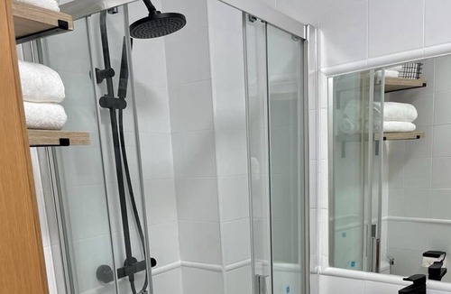Alcala de Henares Apartment | Estudio Doble con 2 Camas en el Centro Histórico