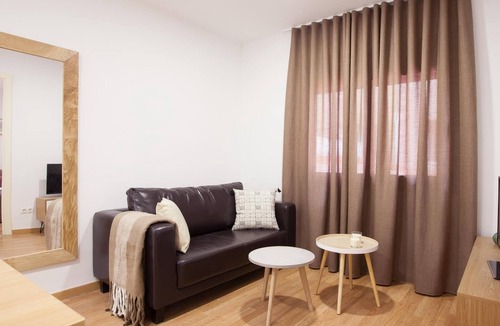El Port Apartment | Europa Fira Apartment 23