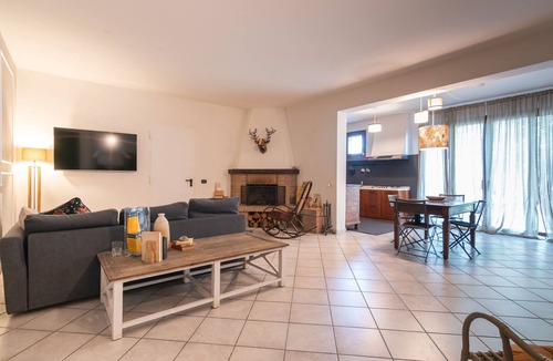 Castello di Serravalle Apartment | Exclusive apartment with private pool in the hills