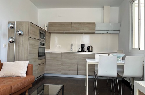 Centro Apartment | Exclusive attic 70sqm,front of Market Atarazanas, great terrace, lift and train
