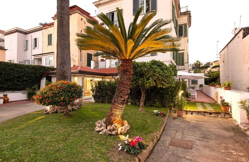 Posillipo Apartment | family apartment in the tranquility of Posillipo, a stone's throw from the sea