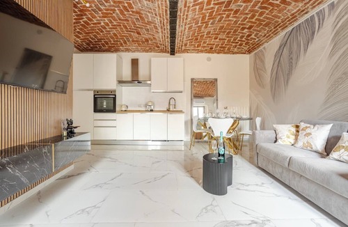 Riva Apartment | Fanstastic 2BDRM Biella Center!