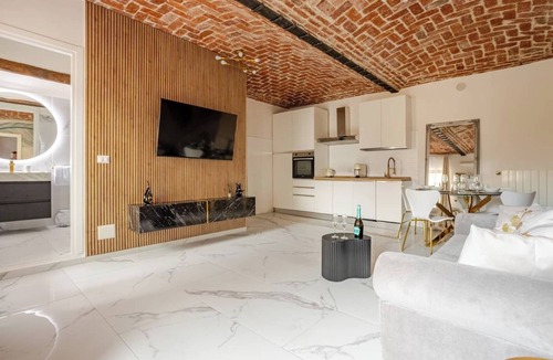 Riva Apartment | Fanstastic 2BDRM Biella Center!