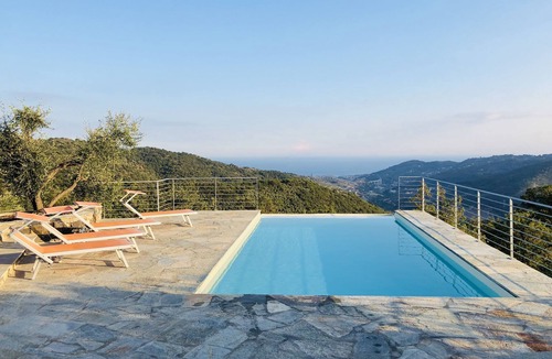 Pontedassio House | Fantastic villa with a unique sea view and private pool in the olive grove