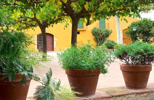 Riudoms Villa | Farmhouse near Gaudí's Birthplace Maspujols