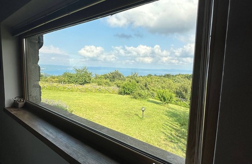 Gradoli Cottage | Farmhouse with private pool and Jacuzzi, with a splendid view of Lake Bolsena