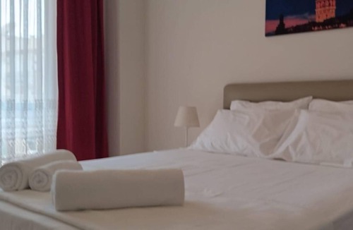 Mahmutlar Apartment | Flat w Pool and Sea-view Balcony, 1 min to Beach