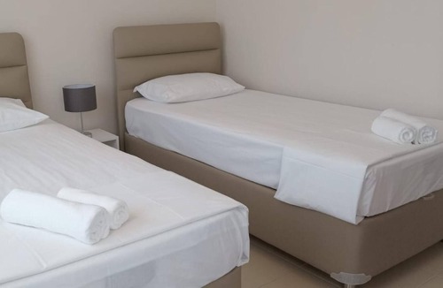 Mahmutlar Apartment | Flat w Pool and Sea-view Balcony, 1 min to Beach