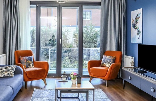 Sekerpinar Apartment | Flat with Balcony Close to SAW Airport and Viaport