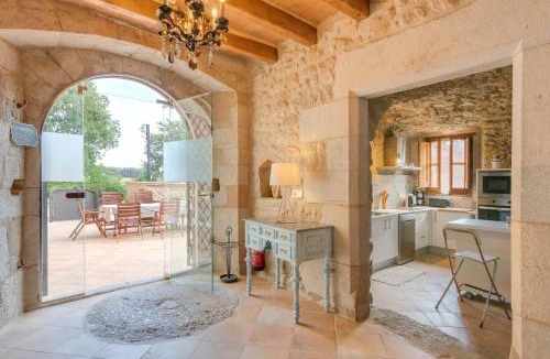 Sant Jordi Desvalls House | Flateli Diana