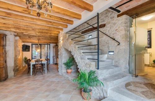 Sant Jordi Desvalls House | Flateli Diana