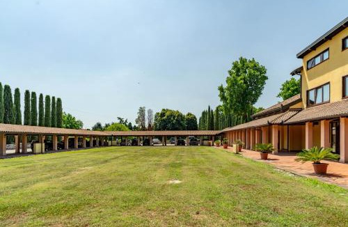 Brugherio Apartment | Fontanile Garden Villa