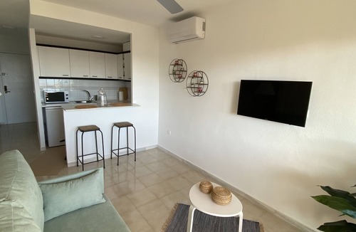 Mil Palmeras Apartment | Frontbeach Studio FREE POOL/WIFI couples spot