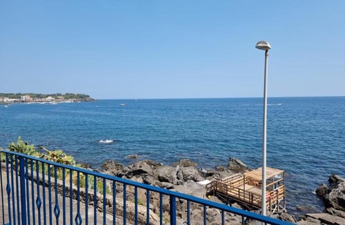 Aci Trezza Apartment | Fronte mare Luna