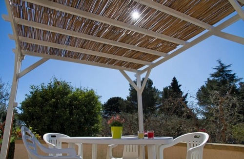 Cozzana House | Gateway to the Olives