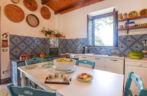 Giuliana House | Gorgeous home in Giuliana with WiFi