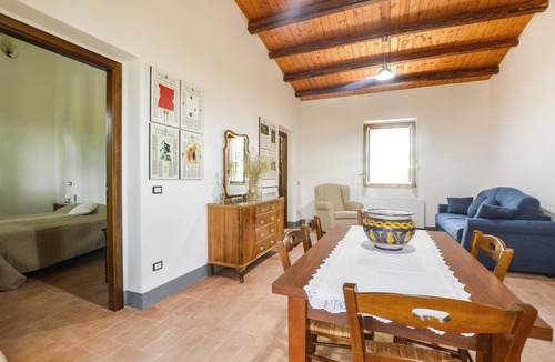 Giuliana House | Gorgeous home in Giuliana with WiFi