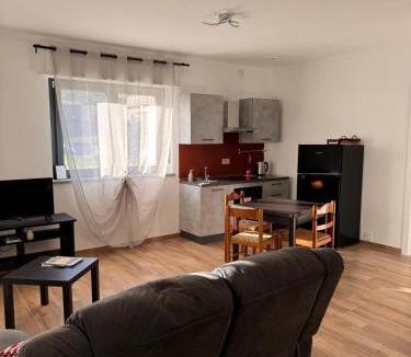 Paesana Apartment | Guest House Bonheur