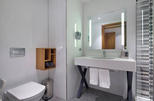 Izmit Hotel | Hampton By Hilton Kocaeli Symbol