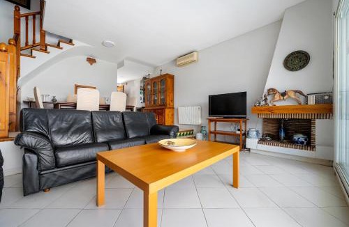 Sant Salvador House | Hauzify I Casa Abat Bassa