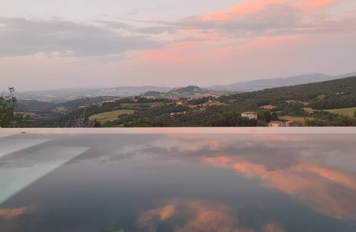 Acqua Loreto Villa | Hillside Cottage with Exquisite Picture Postcard View of Todi