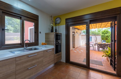 Aledo Villa | Hilltop Haven by Fidalsa