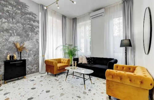 Monteverde Apartment | Historic 4-Suite Villa with Lush Gardens and Luxurious Hall in Romennnnnnn