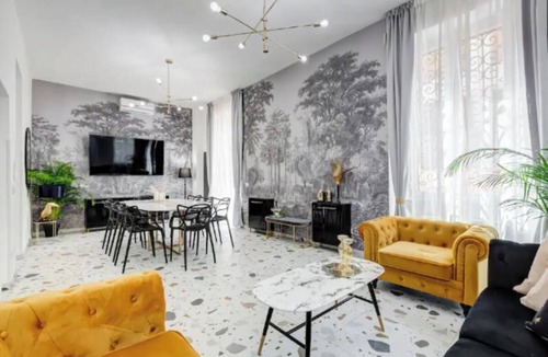 Monteverde Apartment | Historic 4-Suite Villa with Lush Gardens and Luxurious Hall in Romennnnnnn