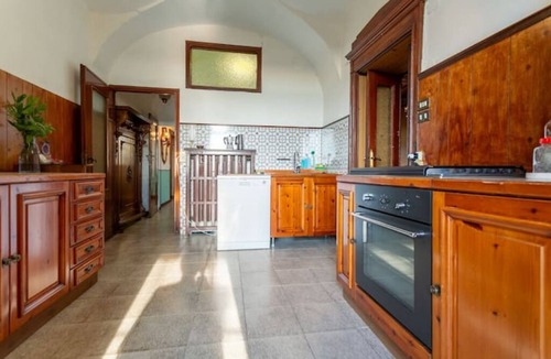 Netro Other | Historic Town House in Vineyard