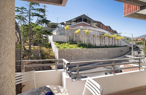 Bussana Apartment | Holiday Apartment "Bussana Mare" with Mountain View, Private Terrace & A/C