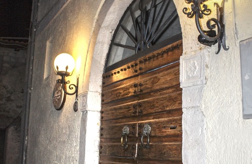 Poggio San Giovanni Apartment | Holiday apartment in the mountains and lake in a period house in the medieval village I Cardi