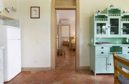 Castelnuovo Magra Apartment | Holiday Apartment "Agriturismo Monteverde - Ortensia" with Sea View, Shared Pool & Wi-Fi