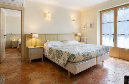 Castelnuovo Magra Apartment | Holiday Apartment "Agriturismo Monteverde - Ortensia" with Sea View, Shared Pool & Wi-Fi