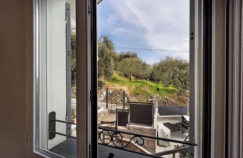 Diano San Pietro Apartment | Holiday Apartment 'Madonna Della Neve' with Mountain View, Garden & Wi-Fi