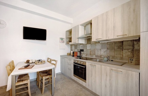 Andora Apartment | Holiday Apartment "Antichi Ricordi - Il Pollaio" with Private Terrace, Shared Pool & Wi-Fi