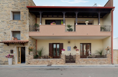 Borgagne Apartment | Holiday Apartment 'Casa Zoraide' with Private Terrace & Wi-Fi