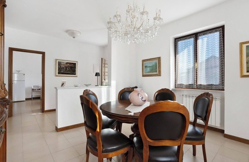 Arcola House | Holiday Apartment "Casa Vanda" with Private Garden, Balcony & Wi-Fi