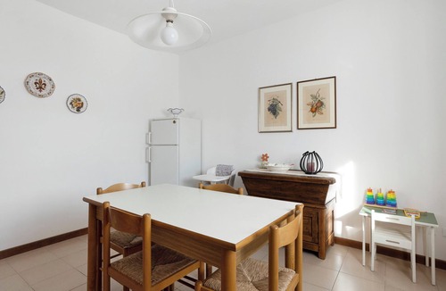 Arcola House | Holiday Apartment "Casa Vanda" with Private Garden, Balcony & Wi-Fi