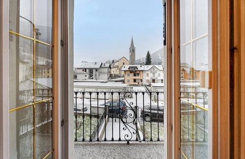 Malesco Apartment | Holiday Apartment "Nel Blu Dipinto Di Blu" with Mountain View, Private Garden & Balcony