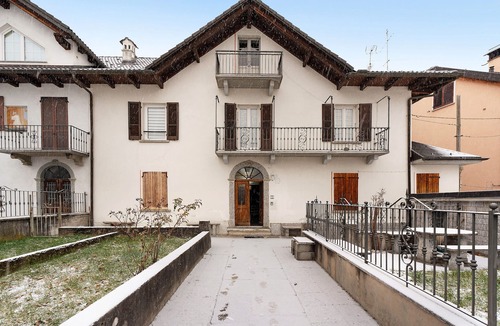 Malesco Apartment | Holiday Apartment "Nel Blu Dipinto Di Blu" with Mountain View, Private Garden & Balcony