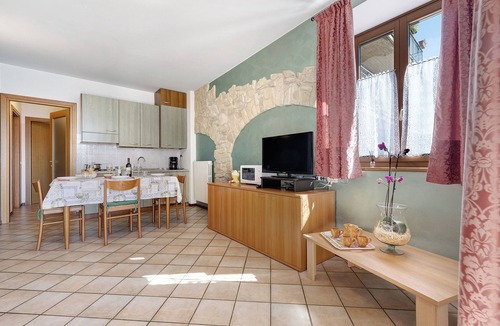 Oldesio Apartment | Holiday Apartment 'Rustico Spagnol 3' with Lake View, Pool & Wi-Fi